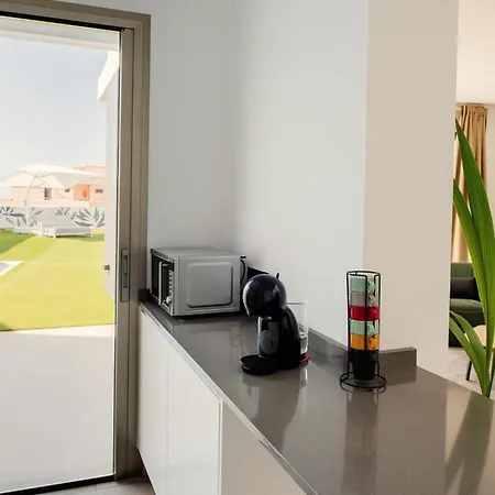 Eden - Seaviews, Large Terrace & Private Heated Pool